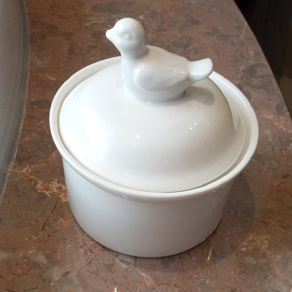 Skye McGhie White Ceramic Bird/Duck Lid Sugar Bowl Or Trinket Box - Picture 8 of 9